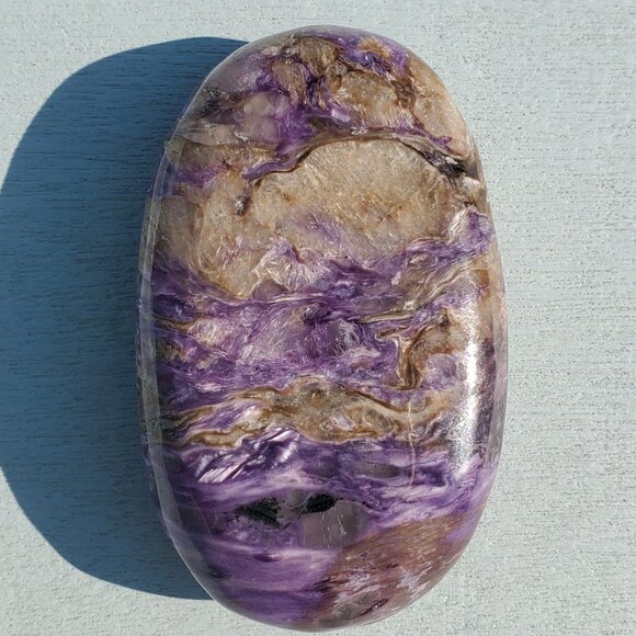 Charoite Oval Palm Stone from Syberia (B1) - Picture 1 of 4